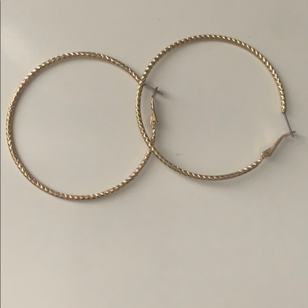 super cute shiny gold braided hoops